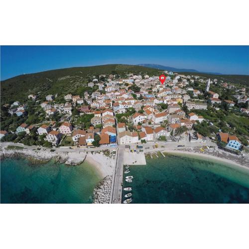Awesome Apartment In Unije With Wifi