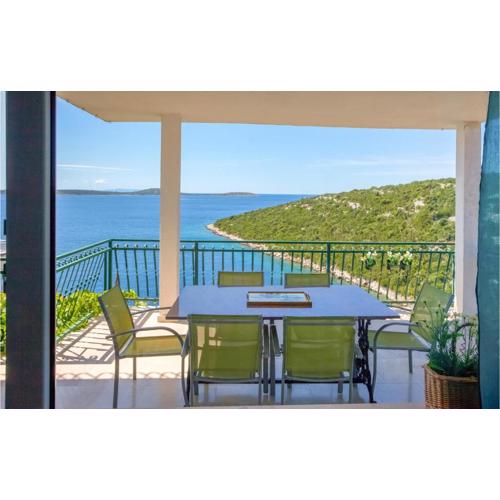Awesome Apartment In Vinisce