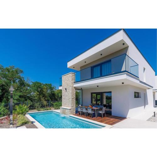 Awesome Home In Basanija With Kitchen