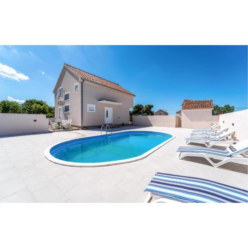 Awesome Home In Benkovac With Wifi