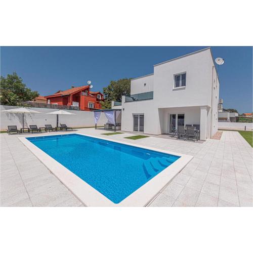 Awesome Home In Bilice With Wifi