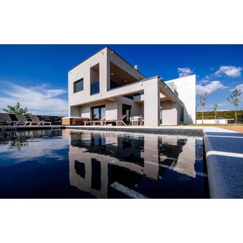 Awesome Home In Debeljak