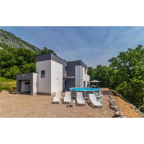Awesome Home In Drivenik With Jacuzzi