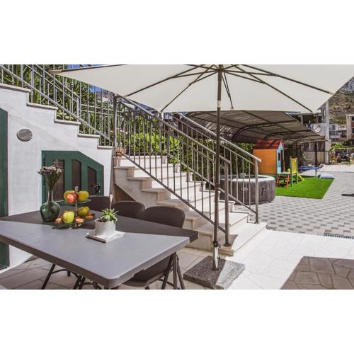 Awesome Home In Dugi Rat With Sauna