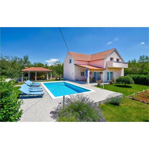 Awesome Home In Dugopolje With Sauna