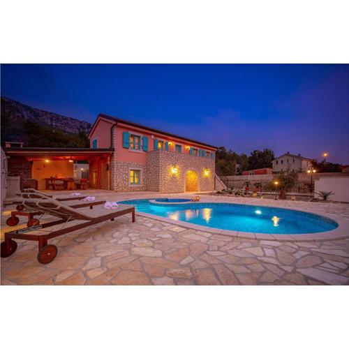 Awesome Home In Grizane With Wifi