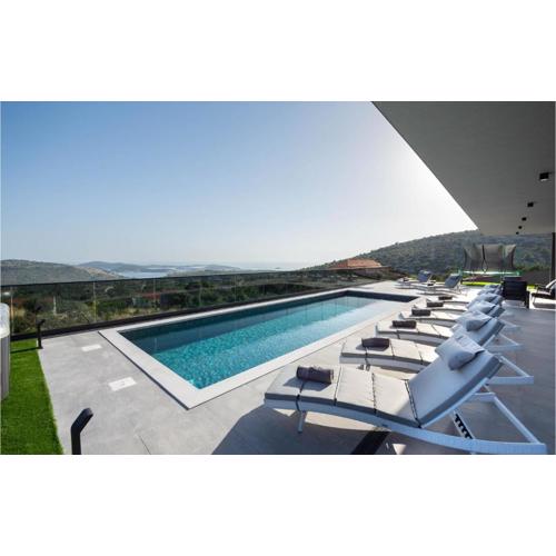 Awesome Home In Jarebinjak With Wifi