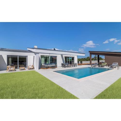 Awesome Home In Jursici