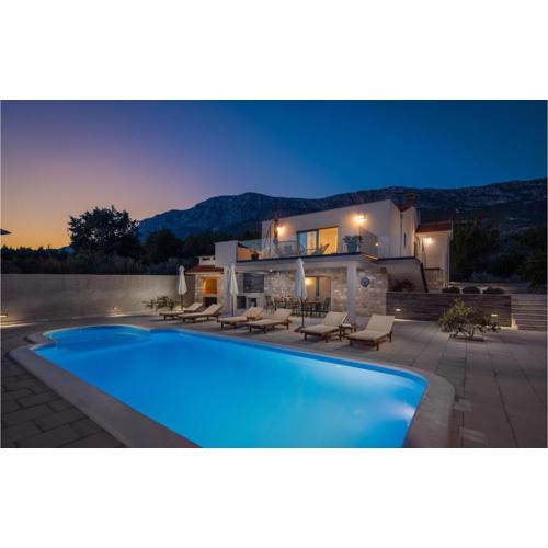 Awesome Home In Kastel Sucurac