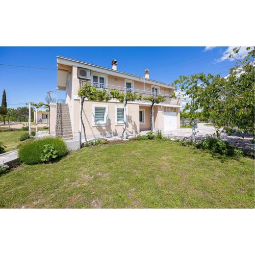 Awesome Home In Katuni Rubici, Prpusa