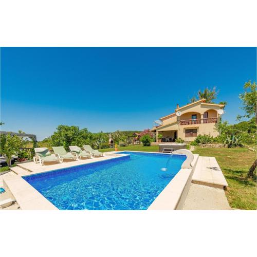 Awesome Home In Ljubac With Jacuzzi