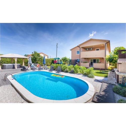 Awesome Home In Marcana With Jacuzzi