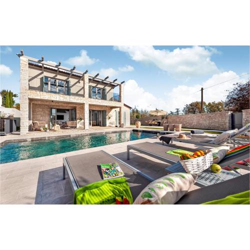 Awesome Home In Matuhanci With Sauna