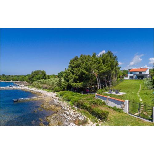Awesome Home In Medulin