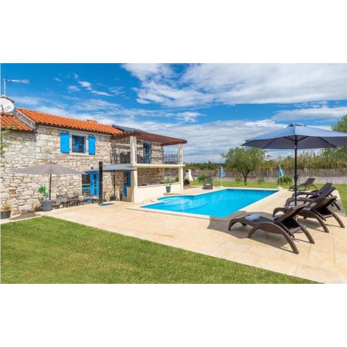 Awesome Home In Mihelici With Wifi