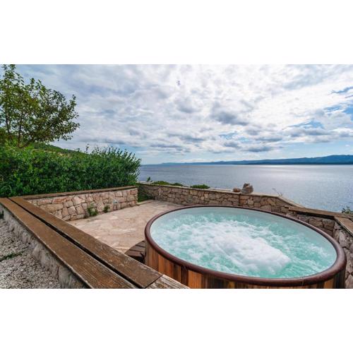 Awesome Home In Nerezisca With Wifi