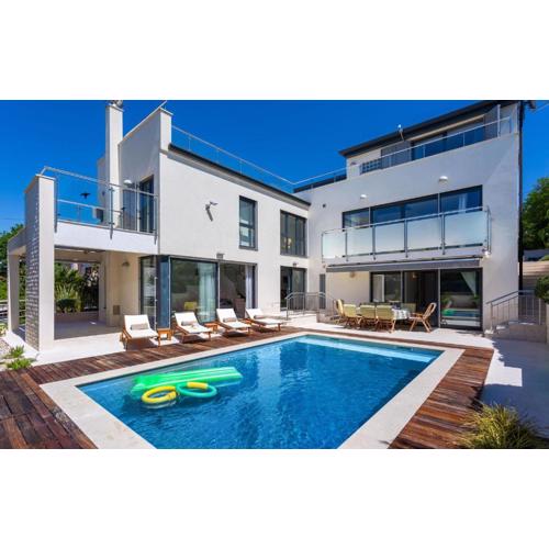 Awesome Home In Njivice