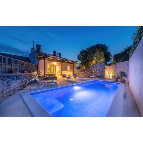 Awesome Home In Novi Vinodolski