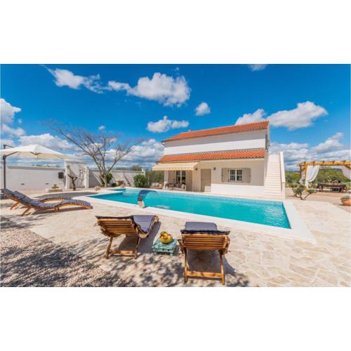 Awesome Home In Polaca With Kitchen