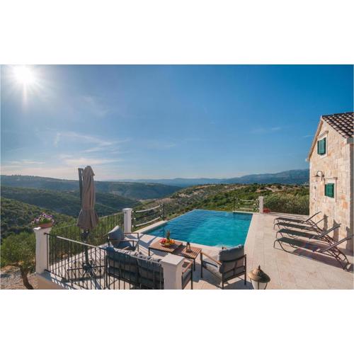 Awesome Home In Postira