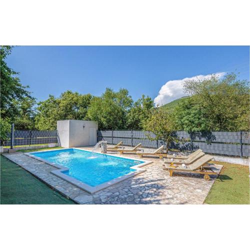 Awesome Home In Prgomet With Jacuzzi