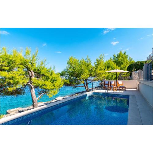 Awesome Home In Prigradica With Jacuzzi