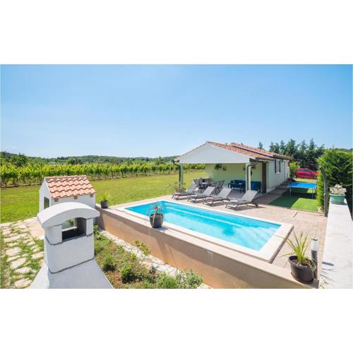 Awesome Home In Rovinj With Kitchen