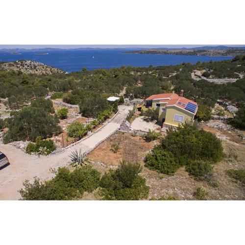 Awesome Home In Sali With Wifi