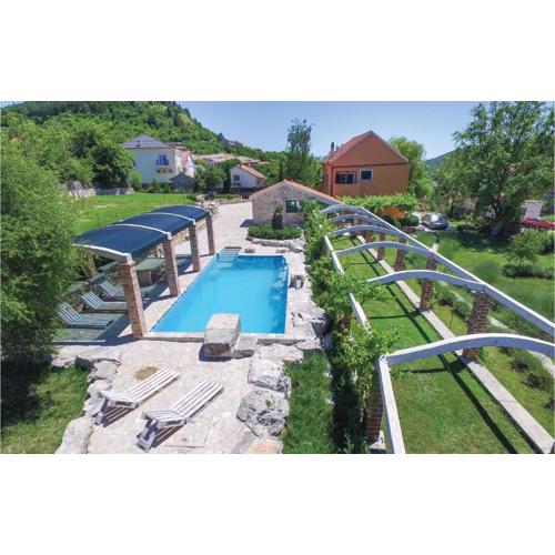 Awesome Home In Sinj With Sauna