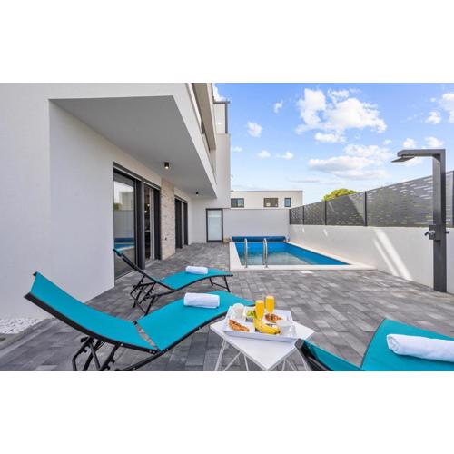 Awesome Home In Srima