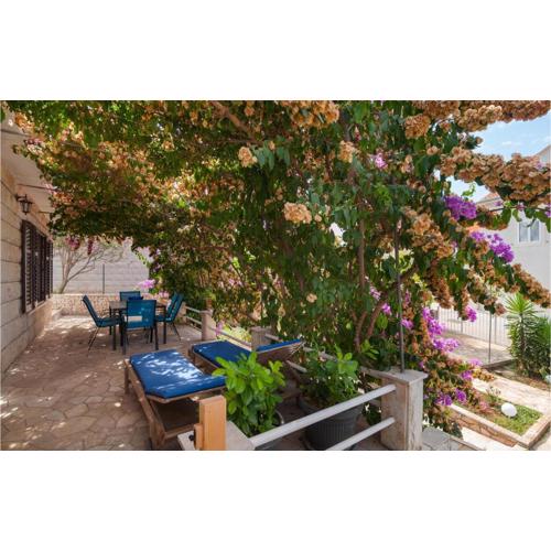 Awesome Home In Supetar With Wifi