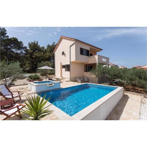 Awesome Home In Sutivan