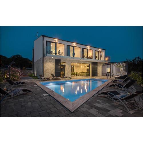 Awesome Home In Sveti Vid Miholjice