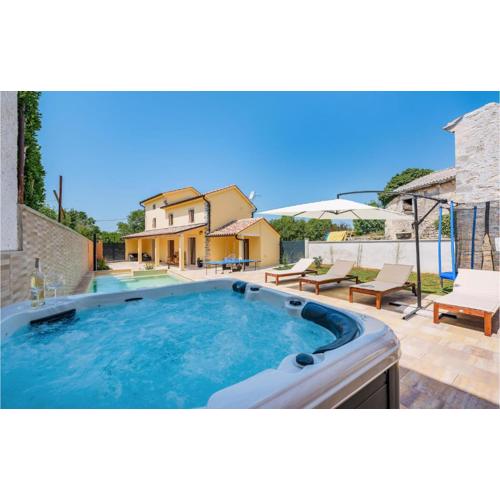 Awesome Home In Svetvincenat