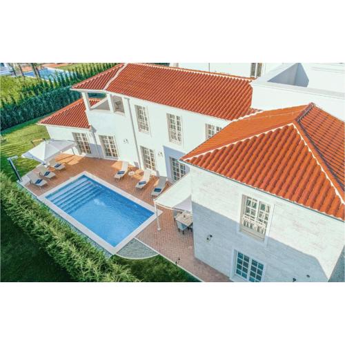 Awesome Home In Vabriga With Wifi