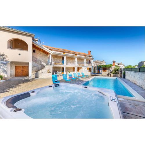 Awesome Home In Vodnjan With Jacuzzi