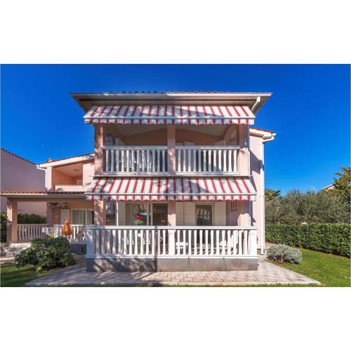 Awesome Home In Vodnjan With Kitchen