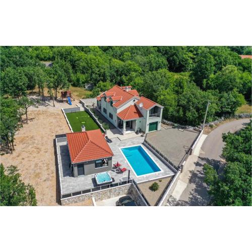 Awesome Home In Zagvozd With Jacuzzi