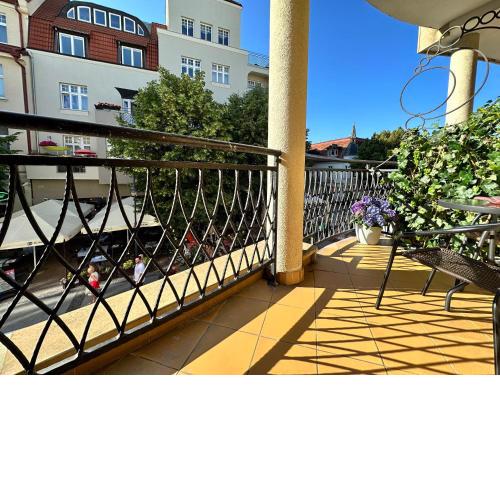 Azja, Sopot Monte Cassino, Balkon, Parking
