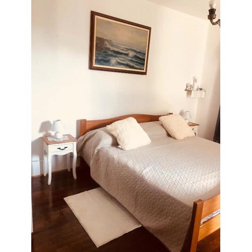 B. Ela rooms
