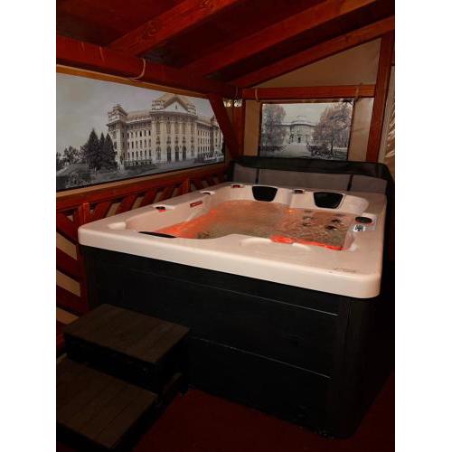 B-HAUSE zárt parkolóval és jacuzzival