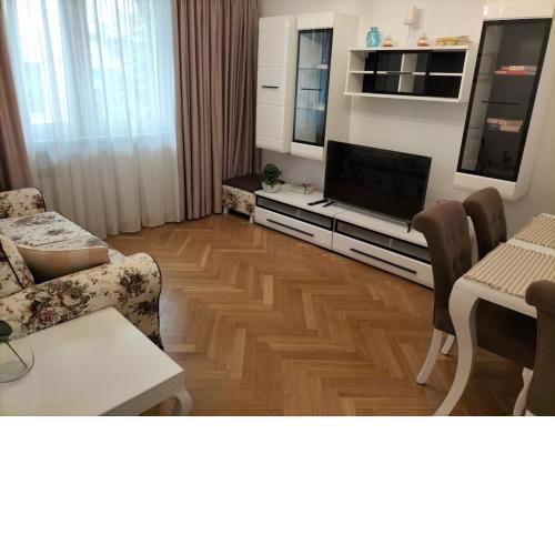 B10 Solec Koźmińska 2 rooms Football Stadium