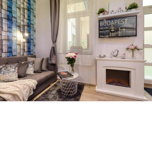 B2 City Center, Dohany street