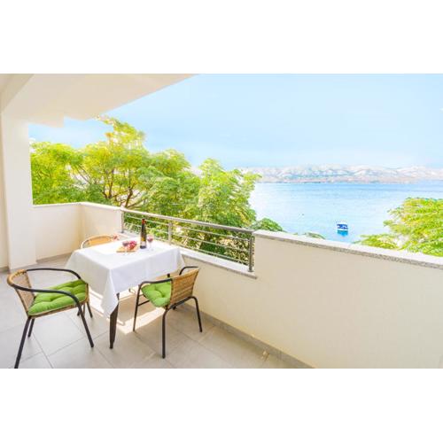 Babara beautiful setting right on beach with modern facilities