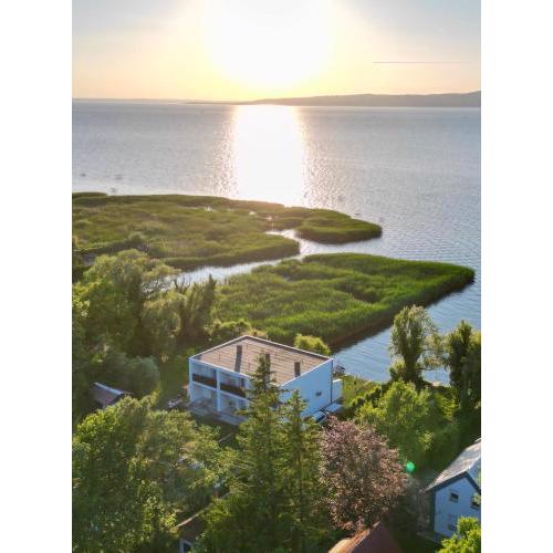 BALATON A KERTBEN - BALATON IN THE GARDEN - Beachfront houses with beautiful view, private beach