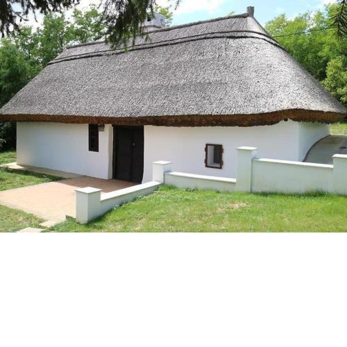 Balaton Cottage - Your Hide Away