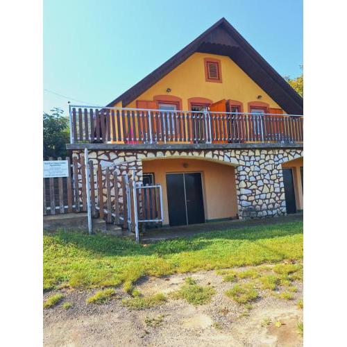 BALATONHEGYVIDÉKI APARTMAN