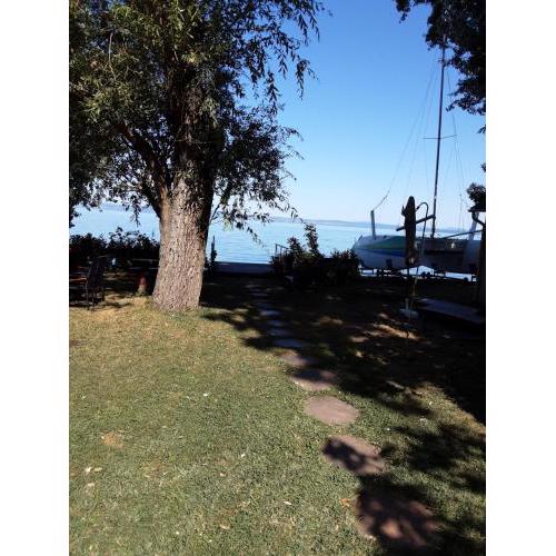 Balatonvilágosi ház a parton