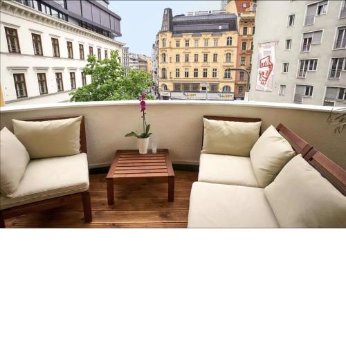 Balcony Oasis Operastreet