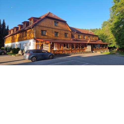 Balónový hotel a pivovar Radešín